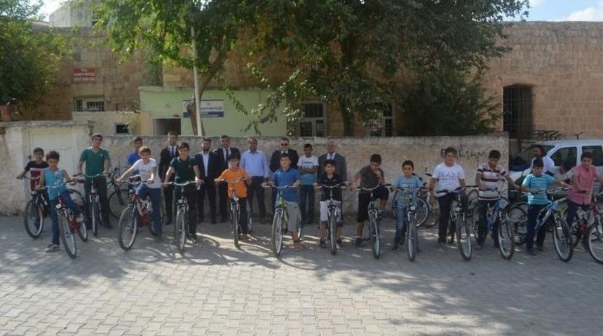 Kuran-ı Kerim&rsquo;i Hatmeden 20 &Ouml;ğrenci Bisikletle &Ouml;d&uuml;llendirildi