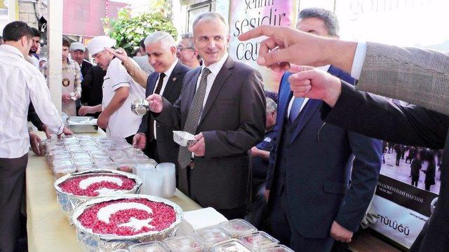 Bartın Valisi Nusret Dirim Aşure Dağıttı