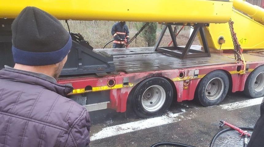 Tem Otoyolunda Hareket Halindeki Tırın Lastikleri Alev Aldı