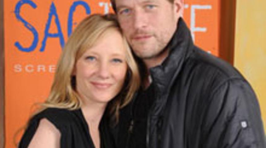 Anne Heche Anne Oldu!