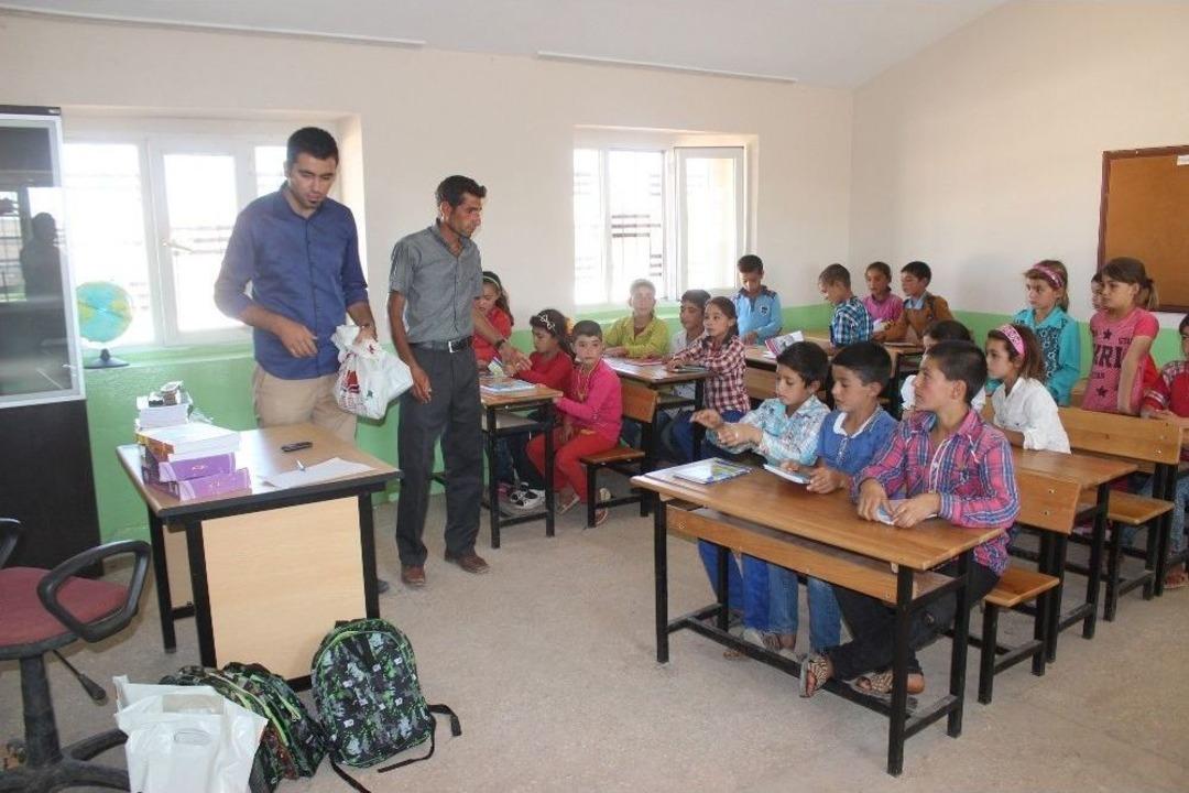 Şehit &Ouml;ğretmen Necmettin Yılmaz&rsquo;ın &Ouml;ğrencilerine Kırtasiye Yardımı