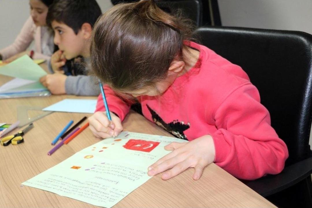 &Ouml;ğrencilerden Afrin&rsquo;deki Askerlere Moral Mektubu