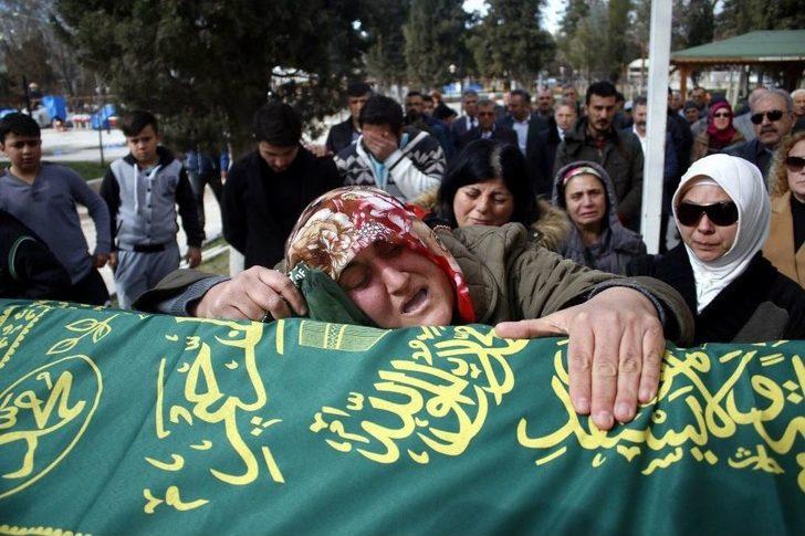 Gülsüm Annenin Umut’u Toprağa Verildi G5