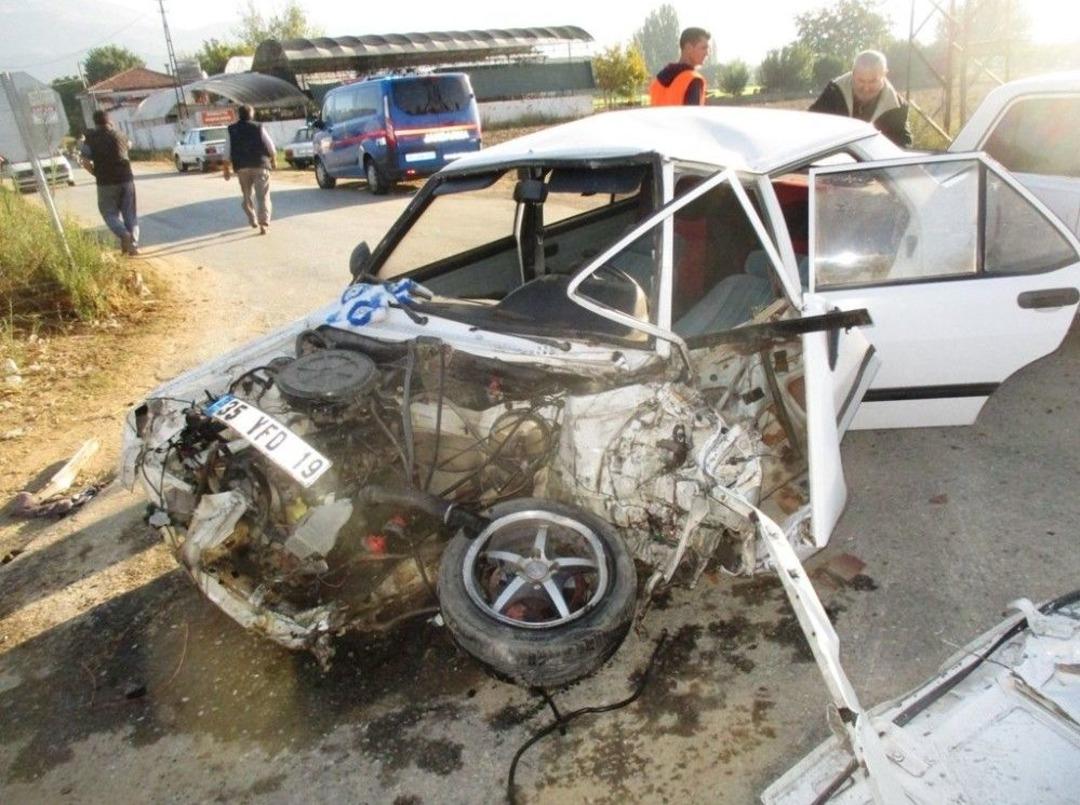 Otomobil Belediye Otob&uuml;s&uuml; İle &Ccedil;arpıştı: 1 Yaralı