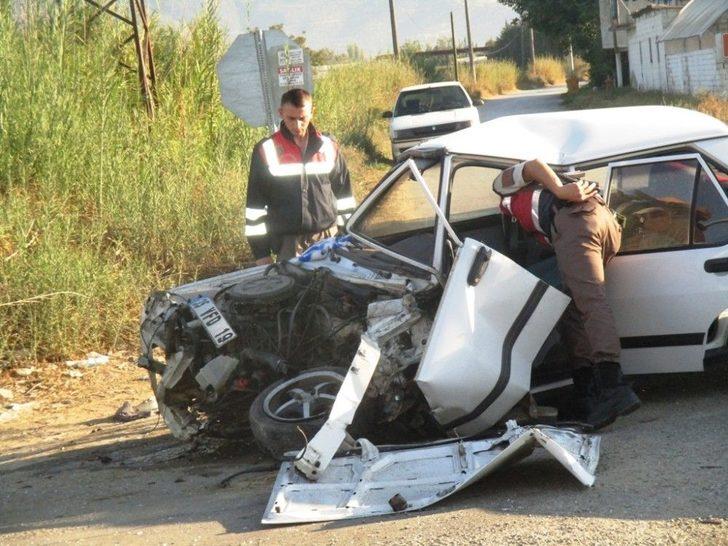 Otomobil Belediye Otobüsü İle Çarpıştı: 1 Yaralı G1