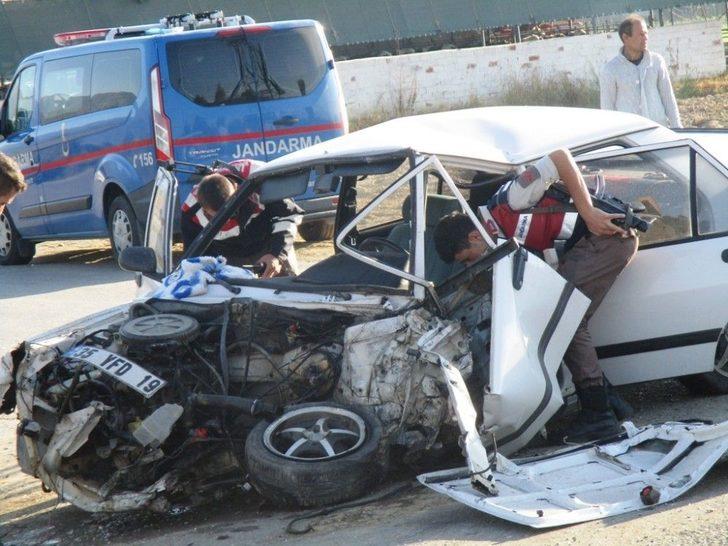 Otomobil Belediye Otobüsü İle Çarpıştı: 1 Yaralı G2