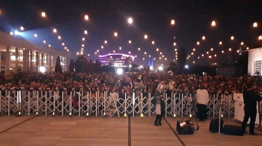 Aamir Khan Cermodern’de Hayranlarıyla Bir Araya Geldi