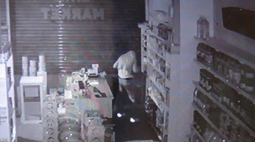 Kriko İle Girdi 15 Dakikada 5 Bin Liralık Mal &Ccedil;aldı