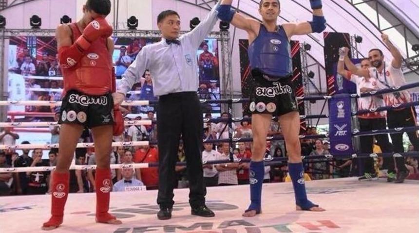 D&uuml;nya Şampiyonu Sporcuya Coşkulu Karşılama