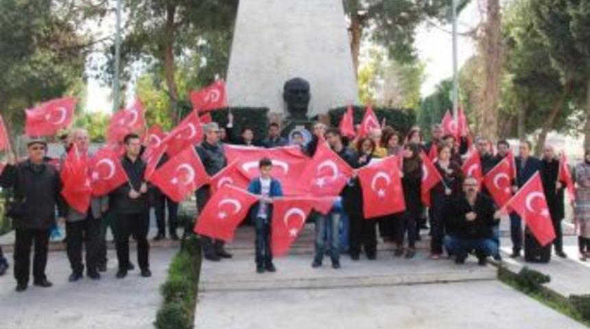 Sağlık&ccedil;ılardan Mehmet&ccedil;ik&rsquo;e Dua