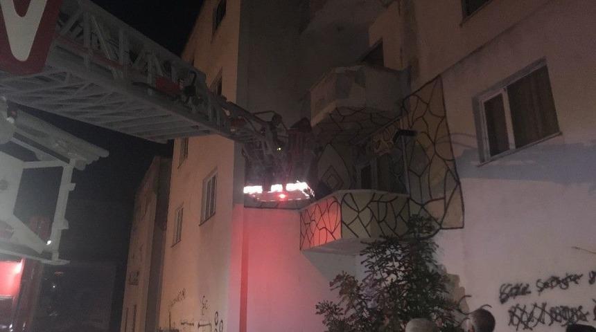 Uyuşturucunun Etkisiyle Kendini Balkona Kilitledi