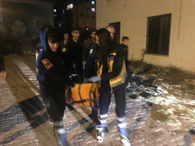 Uyuşturucunun Etkisiyle Kendini Balkona Kilitledi 1