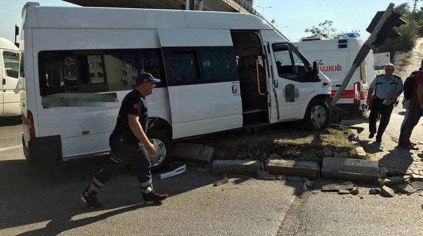 Samsun&rsquo;da Trafik Kazası: 13 Yaralı
