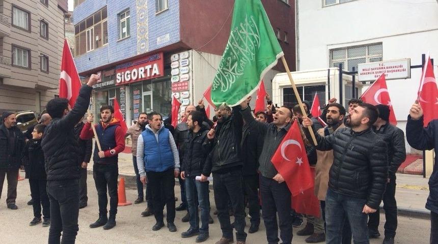 Bayburt&rsquo;ta Vatandaşlar G&ouml;n&uuml;ll&uuml; Askerlik İ&ccedil;in Askerlik Şubesine Koştu