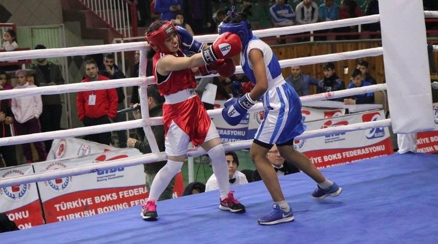 Kadınlar T&uuml;rkiye Boks Şampiyonası Nevşehir&rsquo;de Başladı