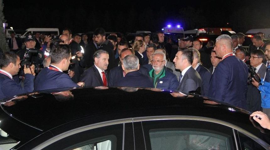 Başbakan Yıldırım İle Demir&ouml;ren Staddan Birlikte Ayrıldı