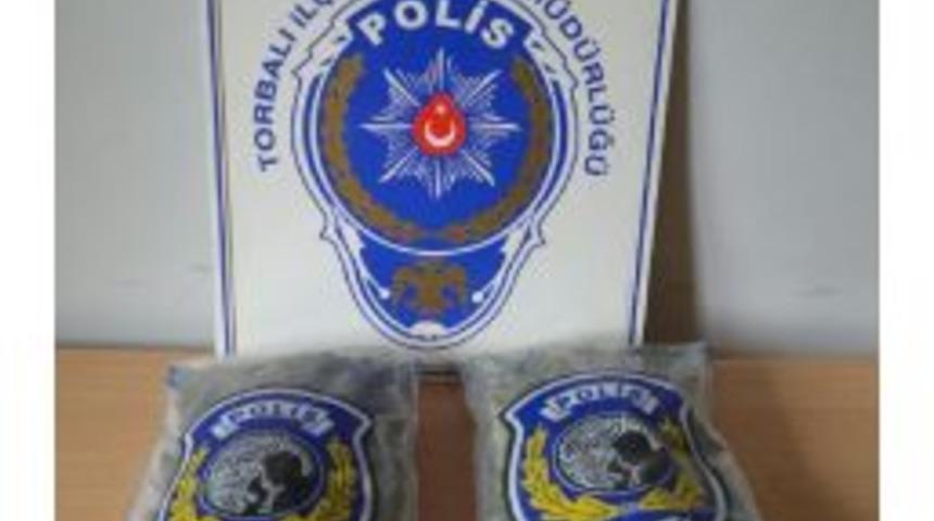 Uyuşturucuyu Otomobilden Atıp Ka&ccedil;tılar