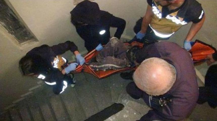 Balkonunda Uyuşturucu Komasına Giren Genci Itfaiye Kurtardı