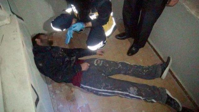 Balkonunda Uyuşturucu Komasına Giren Genci Itfaiye Kurtardı 1