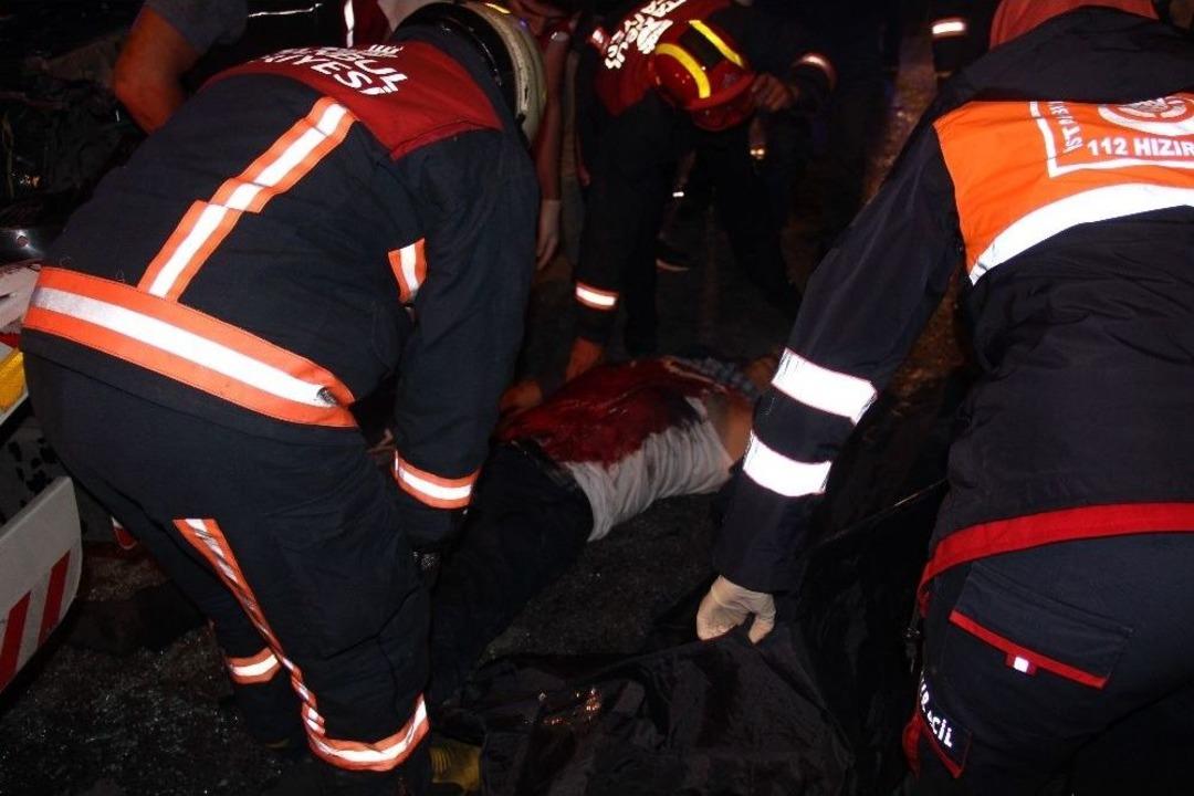 K&uuml;&ccedil;&uuml;k&ccedil;ekmece&rsquo;de Feci Kaza: 1 &Ouml;l&uuml;, 3 Yaralı