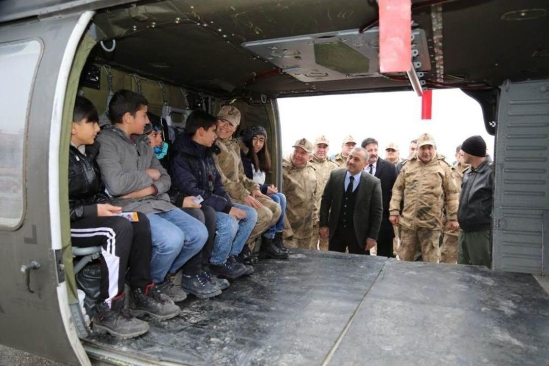 Helikopter, &Ccedil;ocuklar İ&ccedil;in Sorti Yaptı