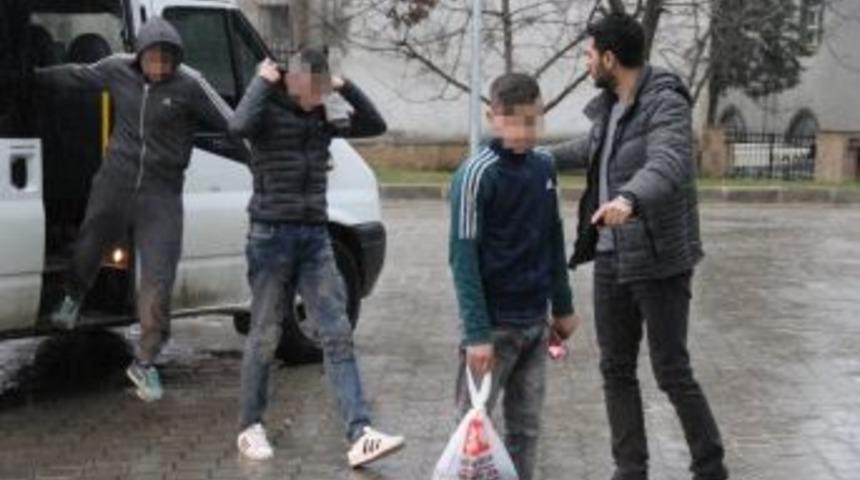 İş Yerlerinden Kuş Hırsızlığına 3 G&ouml;zaltı