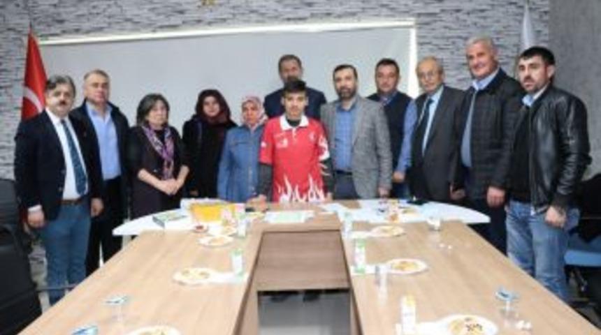 Sarıcaoğlu&rsquo;dan Engelli Sporcuya Destek