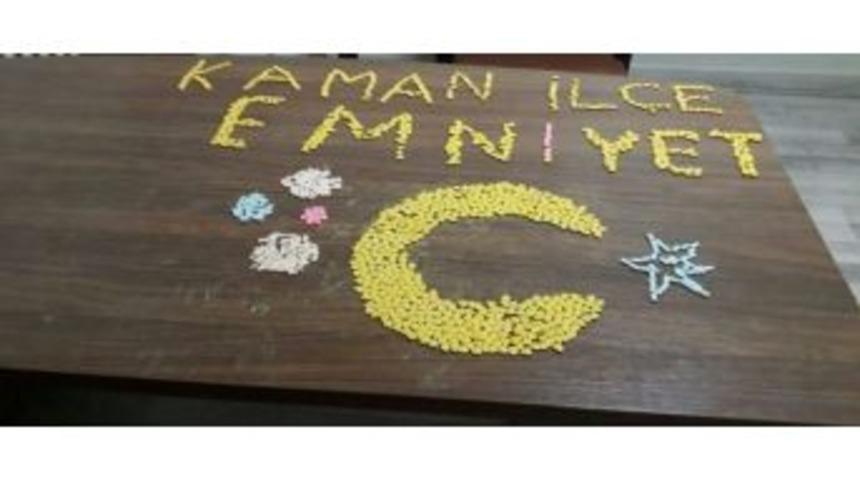 Zehir Taciri 3 Kişi Bin 150 Uyuşturucu Hap İle Birlikte Yakalandı