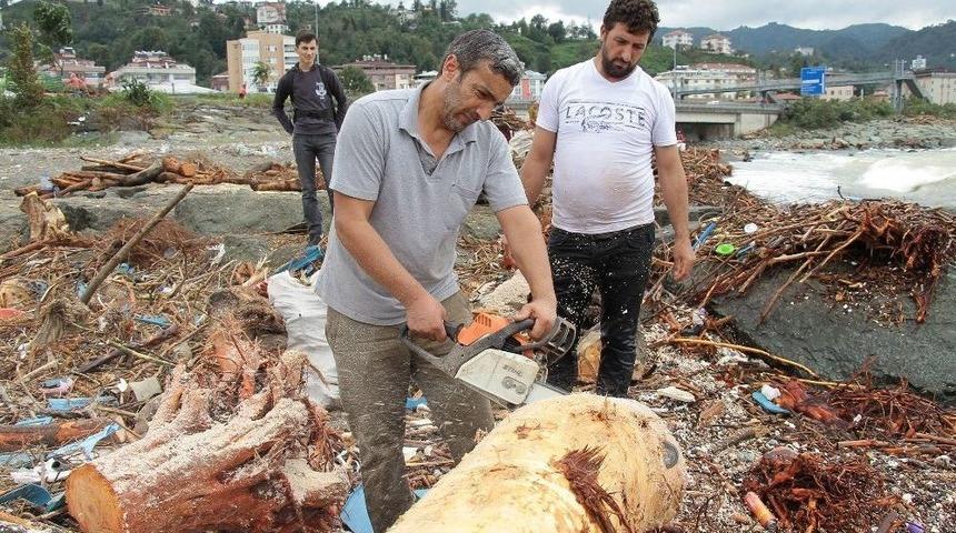 Sel Kimilerine Acı Kimilerine İse...