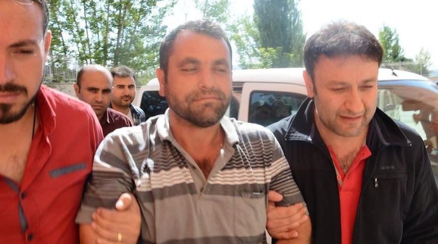 Genç Kadını Bıçaklayarak, Yakıp Öldüren Zanlı Adliyeye Sevk Edildi