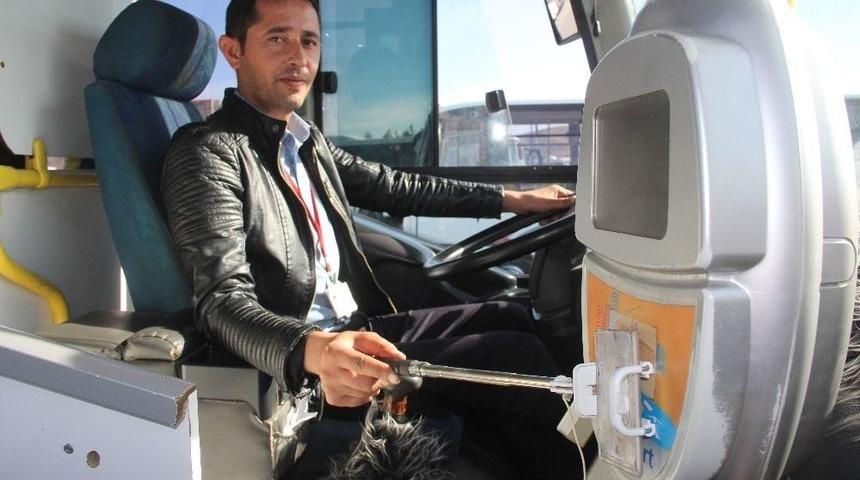 Selfie &Ccedil;ubuğu İle G&uuml;venli Yolculuk