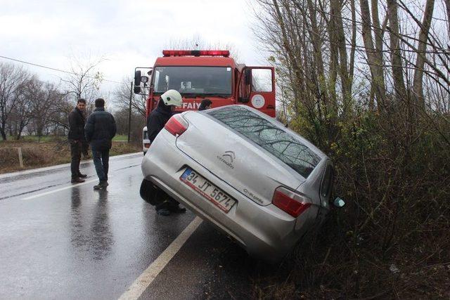 Tekerleği Çıkan Otomobil Kaza Yaptı: 1 Yaralı