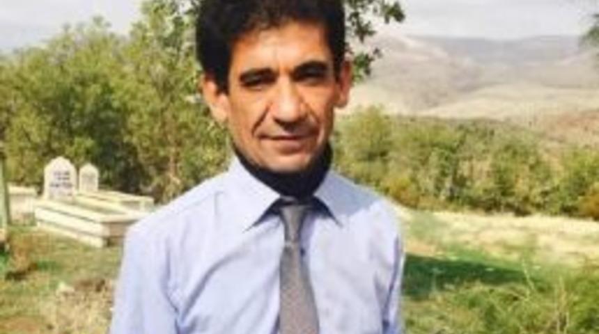 Devrilen Trakt&ouml;r&uuml;n Altında Kalıp &Ouml;ld&uuml;