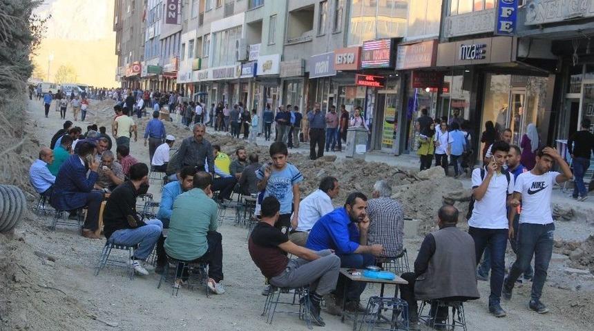 Yol Onarımı Girdi Esnaflar Fırsatı Değerlendirdi