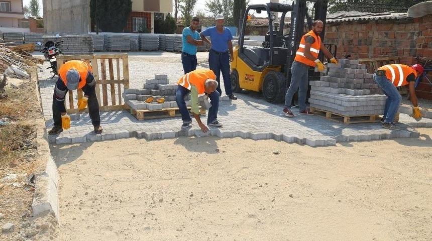 Turgutlu’da Yollara Kilit Parke Taşı