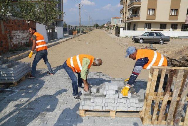 Turgutlu’da Yollara Kilit Parke Taşı