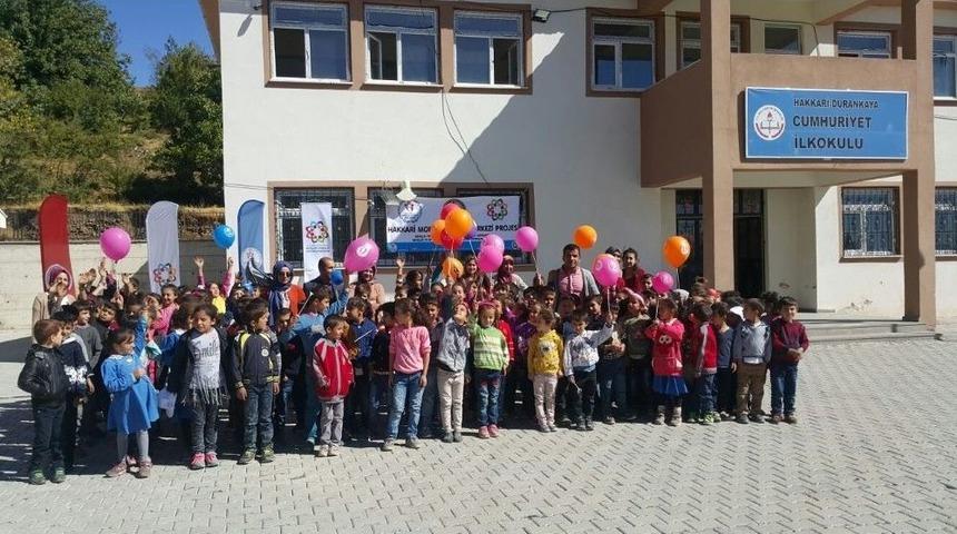 Hakkarili &Ccedil;ocuklar Ve Gen&ccedil;ler "mobil Gen&ccedil;lik Merkezi" İle Eğlendi