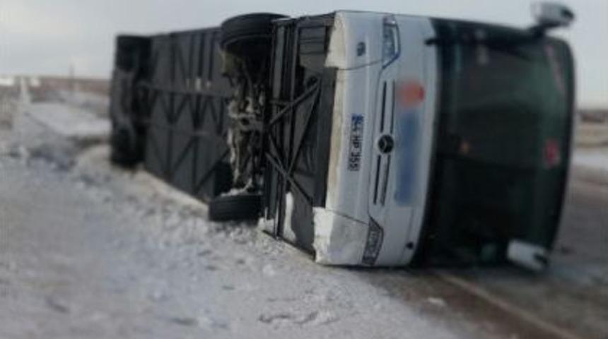 Kayseri - Malatya Karayolunda 3. Otob&uuml;s Kazası: 3 Yaralı