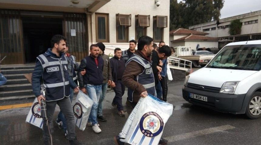 Tarsus&rsquo;ta Ka&ccedil;ak Sigara Kavgası: 1 Yaralı