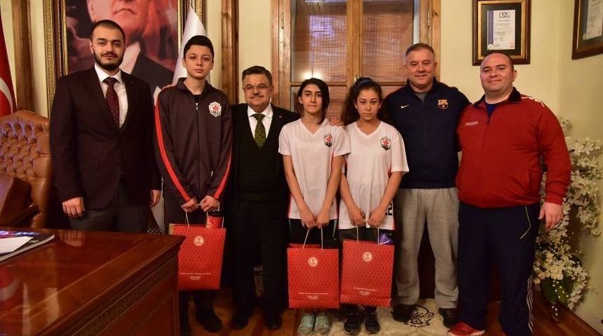 Başkan Yağcı Başarılı Sporcuları Ağırladı