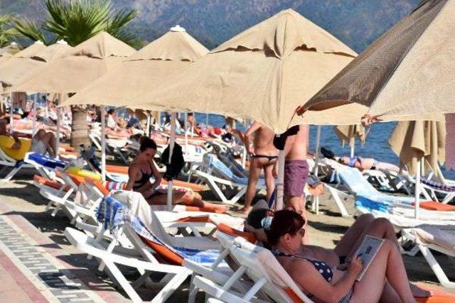 Marmaris te Güneşli Havayı Gören Denize Koştu 3