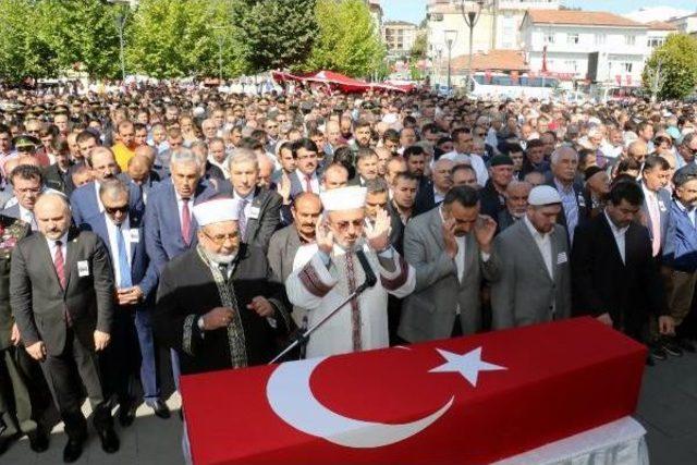 Şehit Uzman Çavuşun Kızı: Bırakın Beni Babama Gideceğim (2)