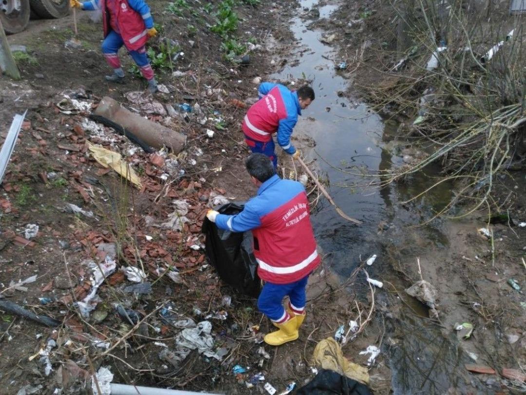 Altıeyl&uuml;l Belediyesi 60 Ton &Ccedil;&ouml;p Topladı
