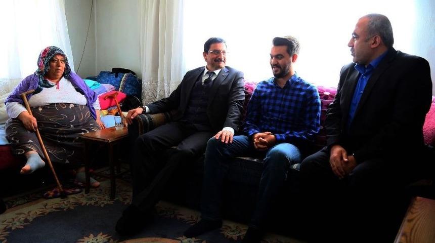 Başkan Ak&rsquo;tan &Ccedil;at Kapı Ev Ziyareti