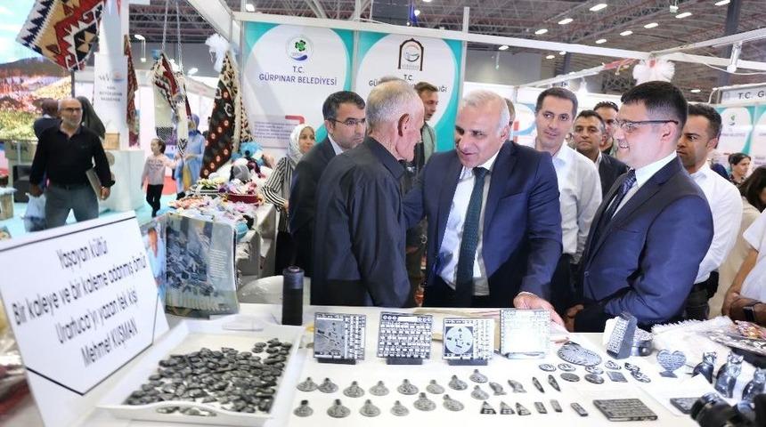 Vali Zorluoğlu Gürpınar Standını Ziyaret Etti