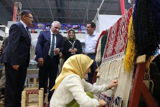 Vali Zorluoğlu Gürpınar Standını Ziyaret Etti