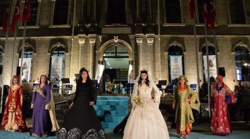 Tarihi İ&ccedil;kale'de Sanat Musikisi Eşliğinde Defile&nbsp;