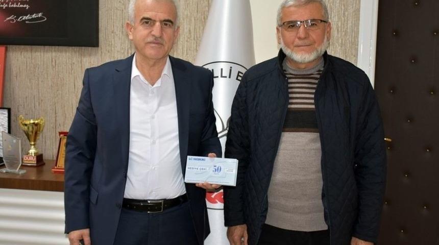 Konyalı Hayırsever İş Adamından &Ouml;ğrencilere Giysi Yardımı