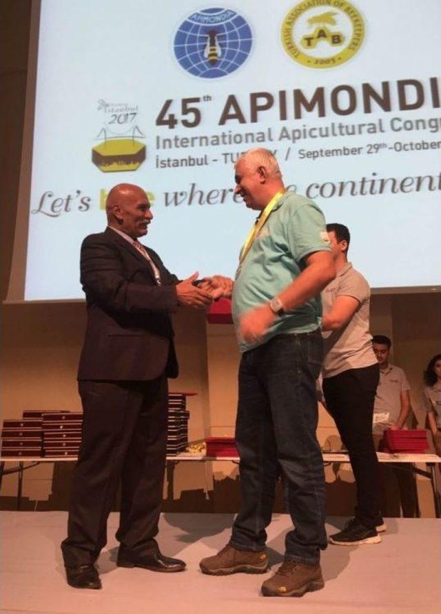 &lsquo;arıcılık Gazetesi&rsquo;ne D&uuml;nya 2.&rsquo;liği &Ouml;d&uuml;l&uuml; 2