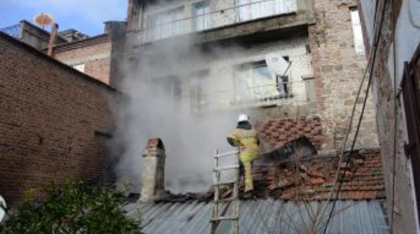 Yaşlı Adamın Evi Yandı